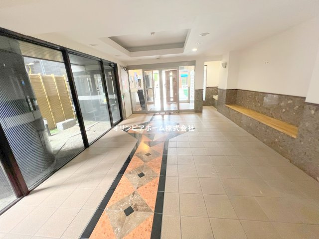 ダイアパレス八広花水木通りトリニティ　角　部屋のエントランス