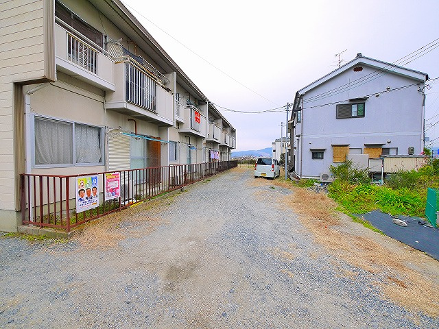 ニューハイツ東中の駐車場
