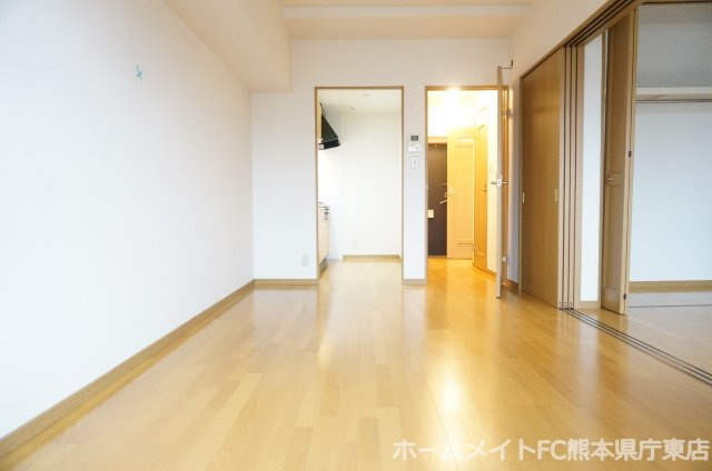 熊本市中央区大江６丁目の賃貸マンションの居間・リビング