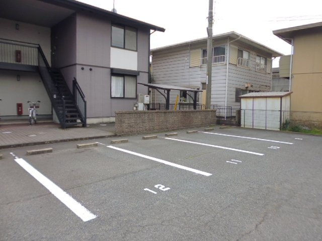 ハーモニーハイツＢの駐車場