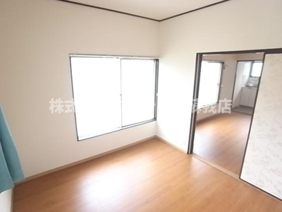 【寝室】 | 仁戸名町アパート | 落ち着いて過ごせるお部屋なので、寝室にいかがでしょうか