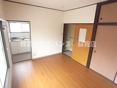 【居間・リビング】 | 仁戸名町アパート | おしゃれなリビングです