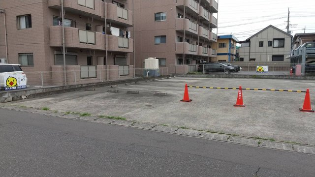 駅東吉村駐車場の外観