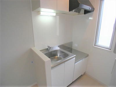 【キッチン】 | コンフォートベネフィスジオ箱崎 | 別号室の写真になります。現況優先。