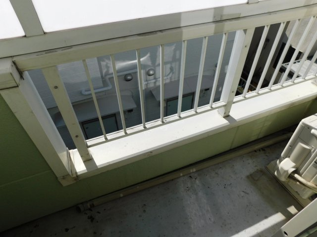 三鷹市深大寺３丁目のアパートのバルコニー