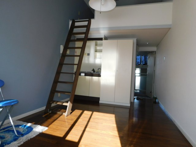 三鷹市深大寺３丁目のアパートの居間・リビング