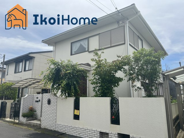 神戸市西区狩場台２丁目　中古一戸建の外観|令和6年8月にリフォーム完了しています。駐車場には1台駐車でき、カーポートもあります。