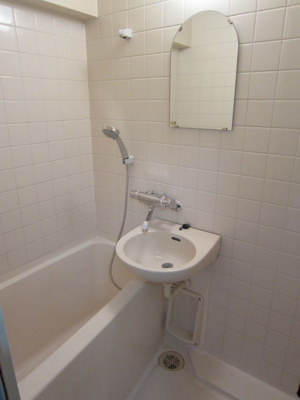 【浴室】 | フレックス笹原駅前 | 別号室の写真になります。現況優先。