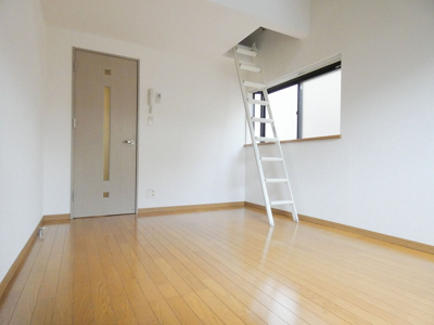 【居間・リビング】 | リブイン博多 | 別号室の写真になります。現況優先。