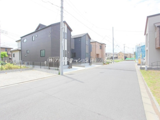 【前面道路含む現地写真】