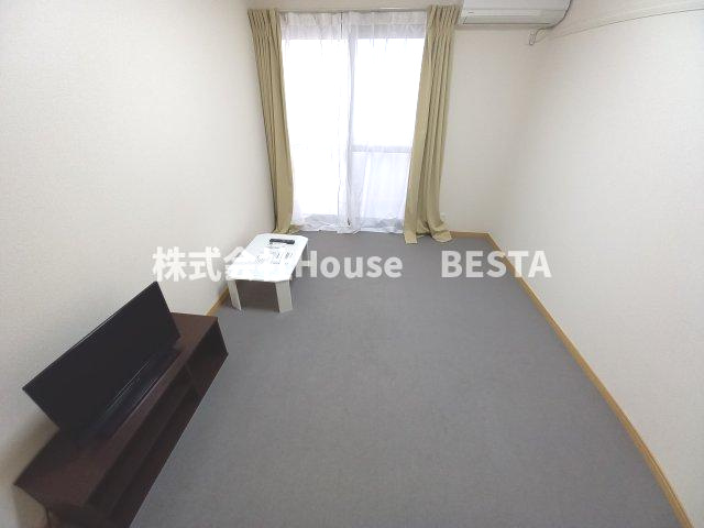 レオパレス兵庫駅南通りの居間・リビング