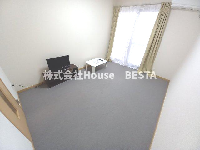 レオパレス兵庫駅南通りの寝室