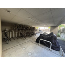 ブラウニーの駐車場