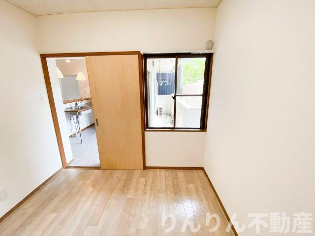 【居間・リビング】 | メゾンパルクNS | こちらの居間で趣味の時間をお楽しみください
