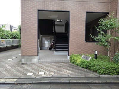 【エントランス】 | シャトル国立