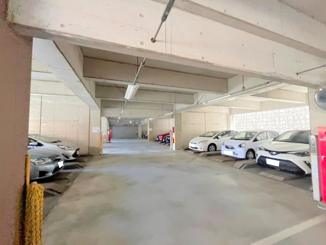 人気のリノベーション物件☆１０階部分の南向き☆３ＬＤＫ☆京阪東ローズタウン・ファインガーデンD棟の駐車場|駐車場