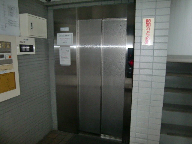 エイト御影のエントランス|エレベーター