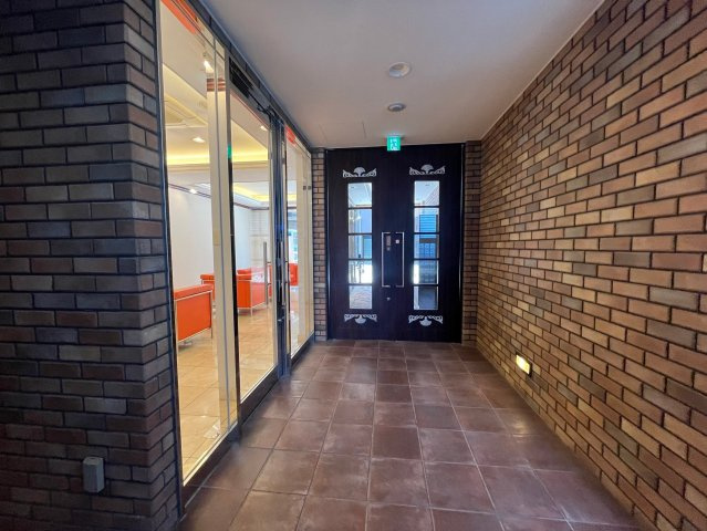 ラルテ中津のロビー|ゆとりのあるロビーです