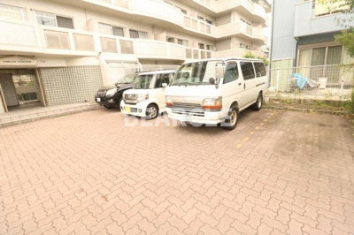 【駐車場】 | エンブレム城南宮 | 駐車場があるので、車を買う予定の方も安心です
