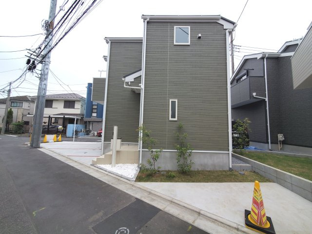 【駐車場】 | 下高井戸5丁目　新築戸建　２号棟 | 新価格・新邸・全3棟【子育てエコホーム支援事業・補助対象物件】2路線6駅の好立地♪♪