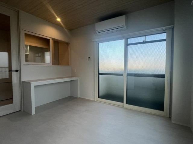 サンシャイン烏丸鞍馬口の居間・リビング