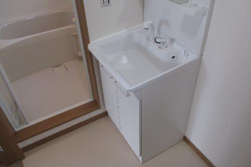 熊本市中央区国府１丁目のアパートの独立洗面台