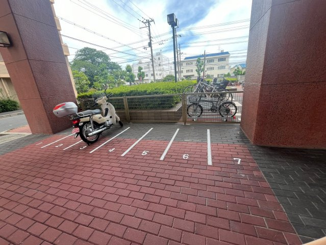 Do鶴見の駐車場|駐車スペースもあります