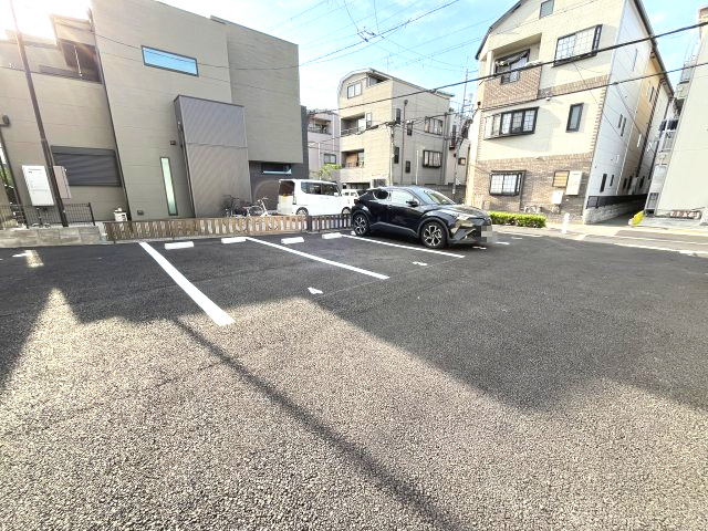 ルクレール菱屋の駐車場