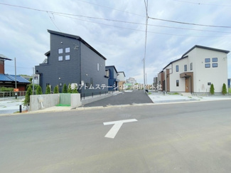 【前面道路含む現地写真】
