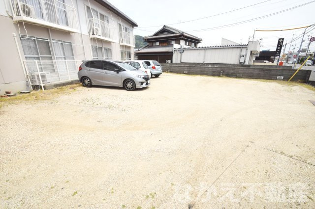 【駐車場】 | 駐車場があるので、車を買う予定の方も安心です