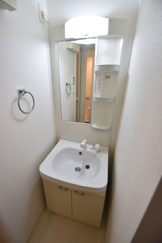 大阪市都島区片町１丁目の賃貸マンションの洗面所