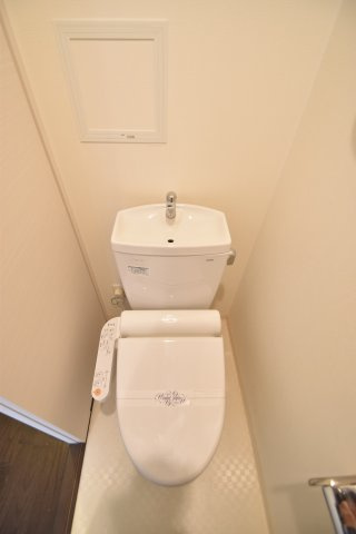 大阪市都島区片町１丁目の賃貸マンションのトイレ