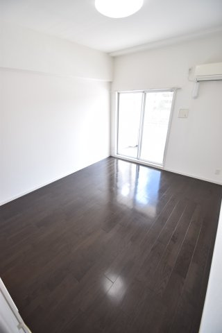 大阪市都島区片町１丁目の賃貸マンションの居間・リビング