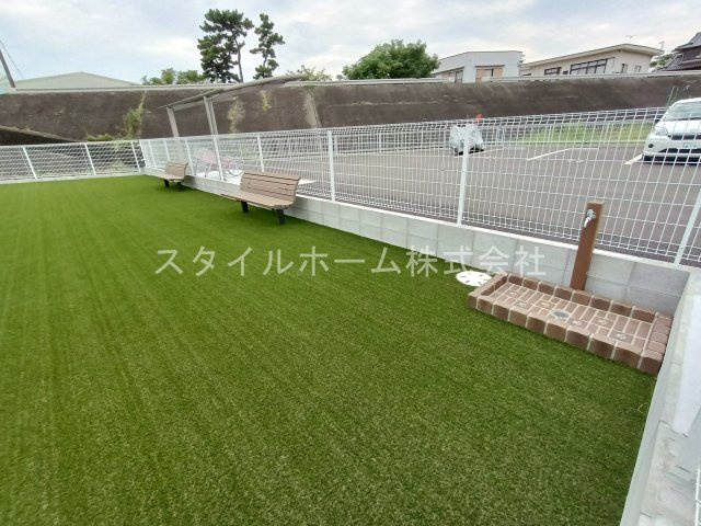 セントラル前芝の庭