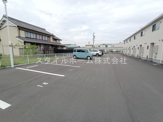 セントラル前芝の駐車場