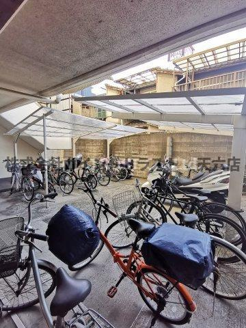スカイハイム天神橋のその他共用部分|屋根付き駐輪場です