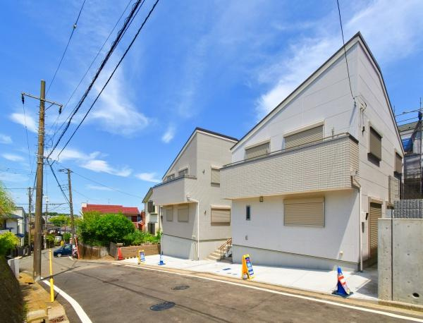横浜市神奈川区羽沢南３丁目の新築一戸建の外観|周辺は落ち着いた街並み。
是非一度、現地へお越しください。
ご自宅まで送迎も可能です