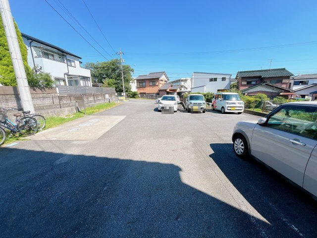 デュープレックス平子Ⅱの駐車場