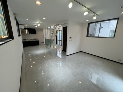 【居間・リビング】 | 南青山一丁目戸建 | 2F