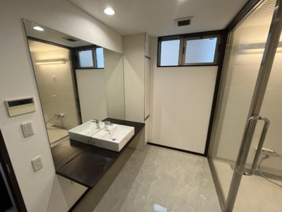 【洗面所】 | 南青山一丁目戸建 | 1F