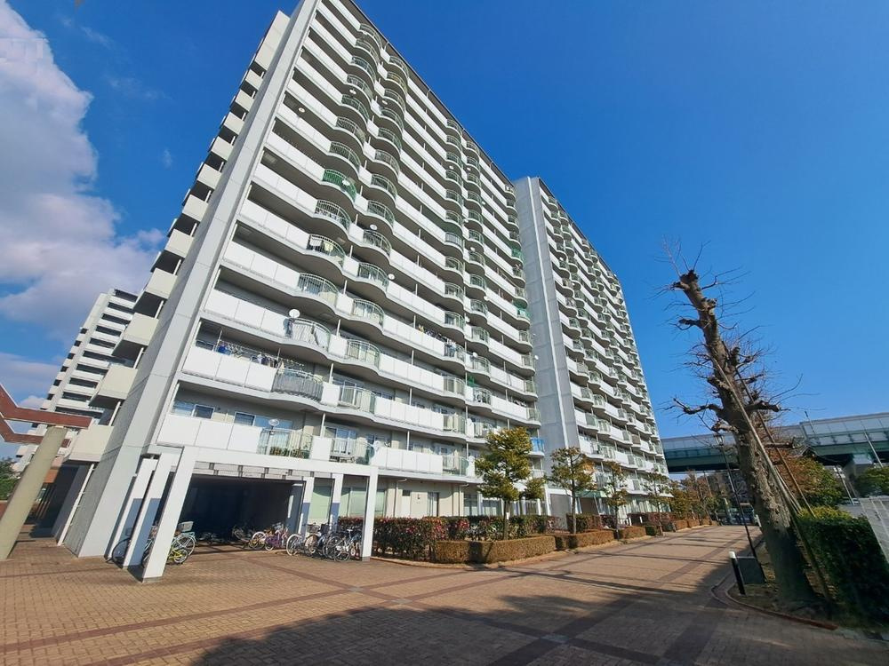 メイプルパークスクエア東１番館の外観|新しい生活にいかがでしょうか？外観はお住まいの顔になります。こだわりたいポイントですね。水回りリフォームやリノベーションも承ってます。
■現地見学・資金計画相談・住宅ローン相談もお問合せ受付中■