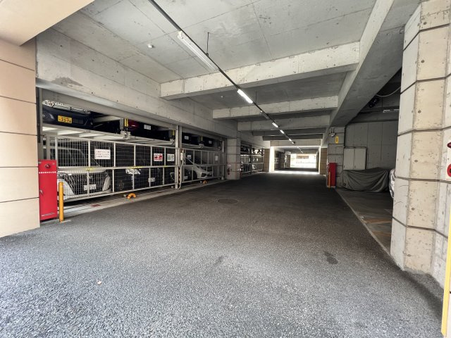 ローレルコート城北公園通り2番館の駐車場
