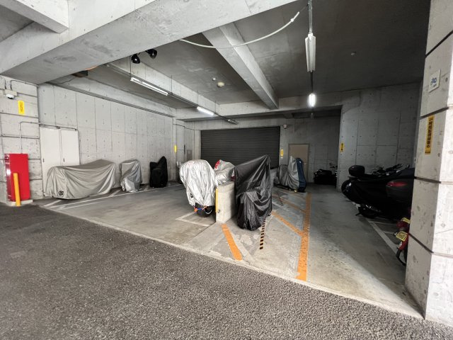 ローレルコート城北公園通り2番館の駐車場