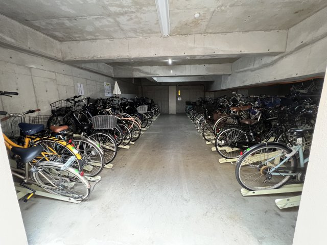 ローレルコート城北公園通り2番館の駐車場