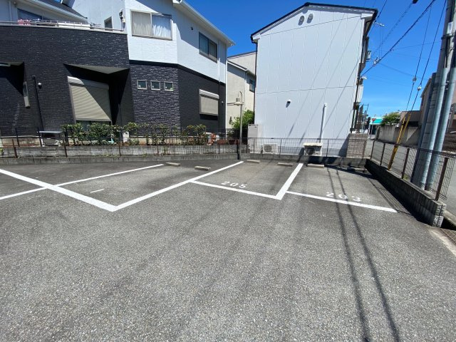 フレグランス延末の駐車場