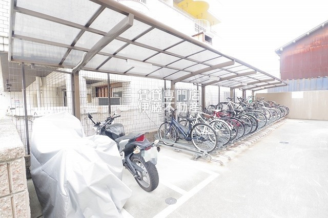 グレイス大曽根の駐車場|バイク置場