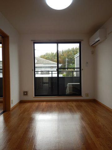 ビバリースクエアAの居間・リビング