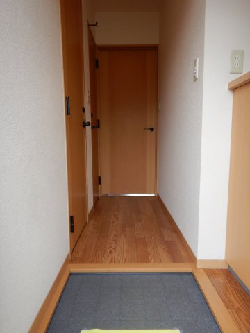 ビバリースクエアAの玄関