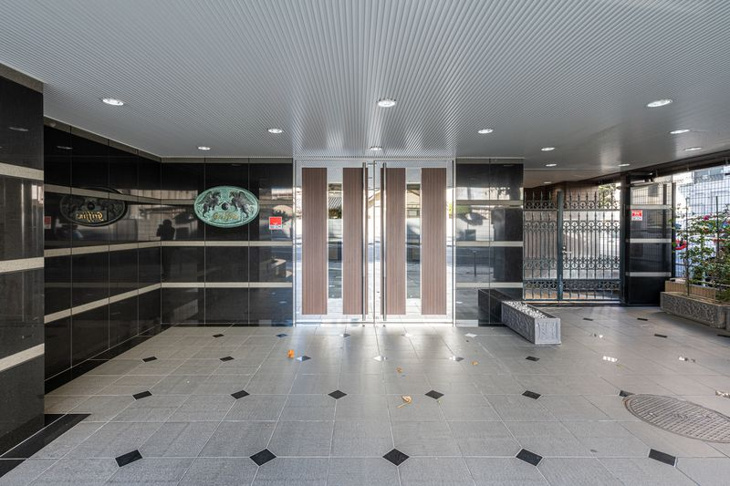 【エントランス】グリフィン横浜・桜木町駅前弐番館  