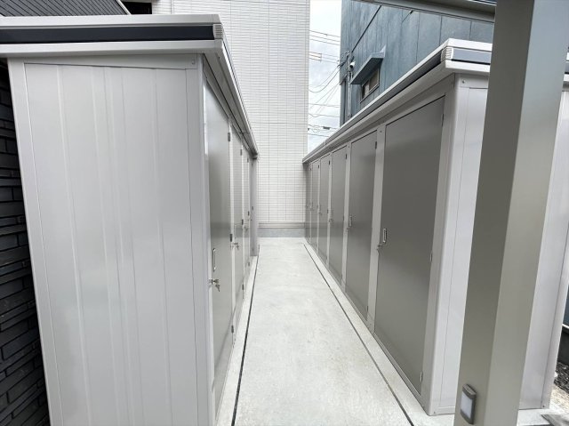 グランフィールド・イオの設備